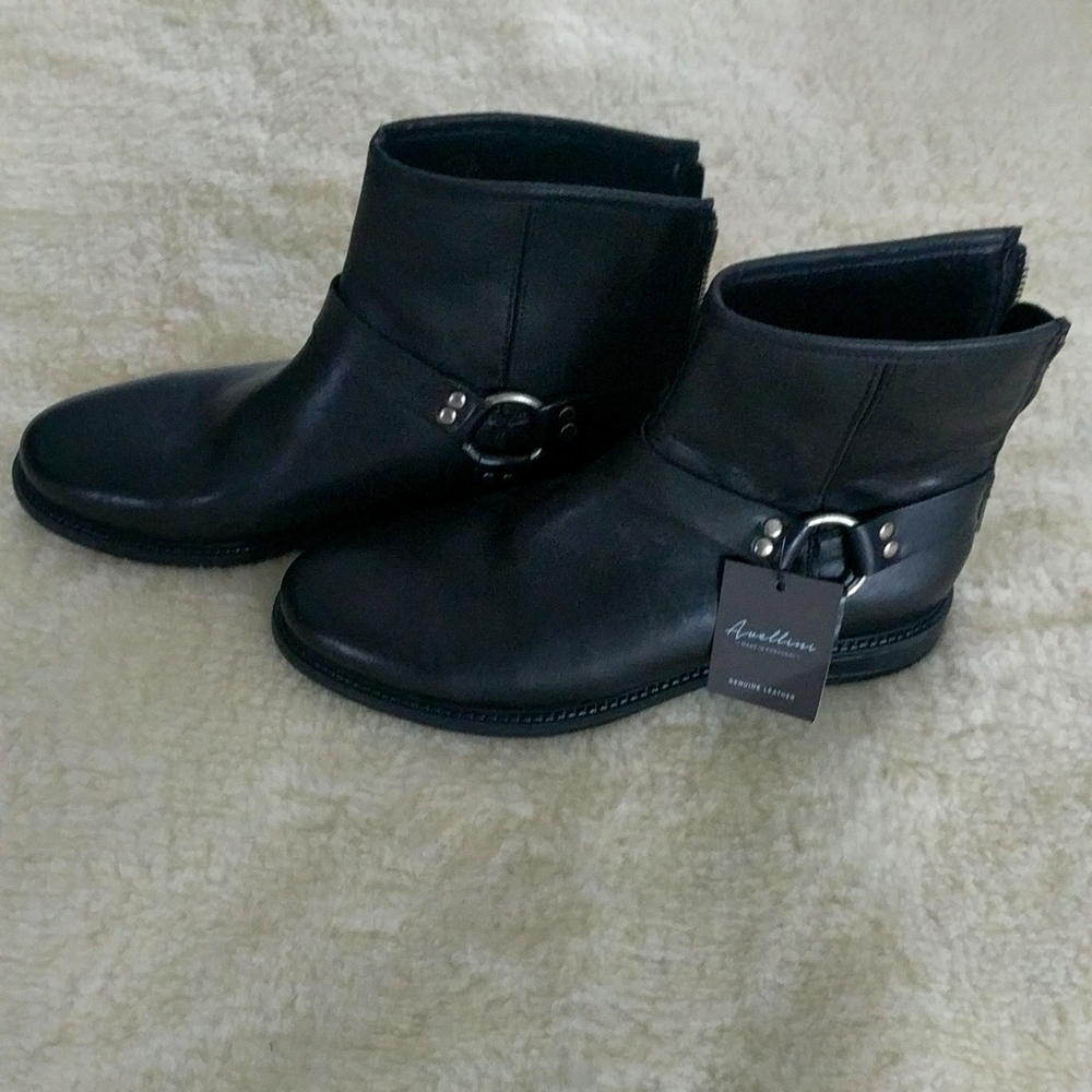 Size  9 1/2 black Leather Avellini moto boot. New